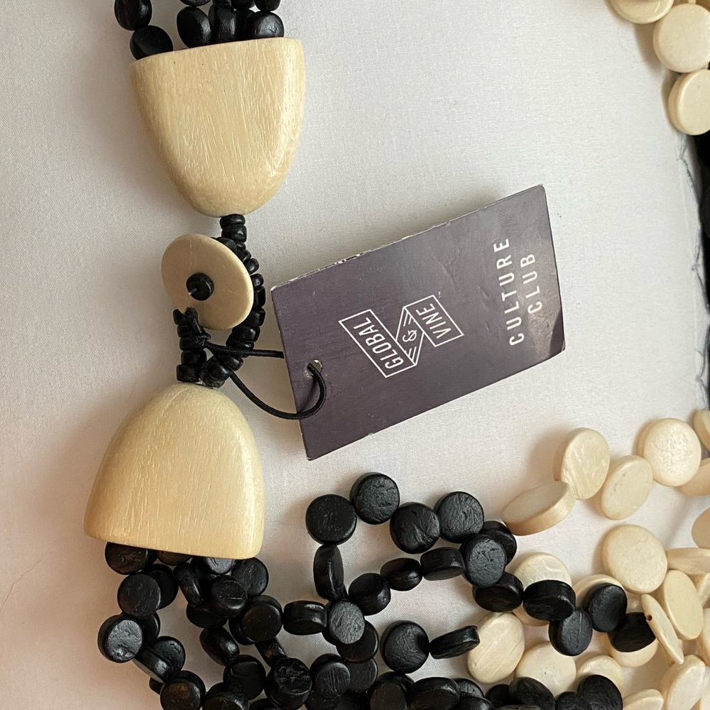 Black & white wood bead necklace & match earrings - Picture 4 of 4